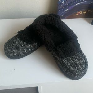 Muk Luks x-large 11-12, worn 2 times.